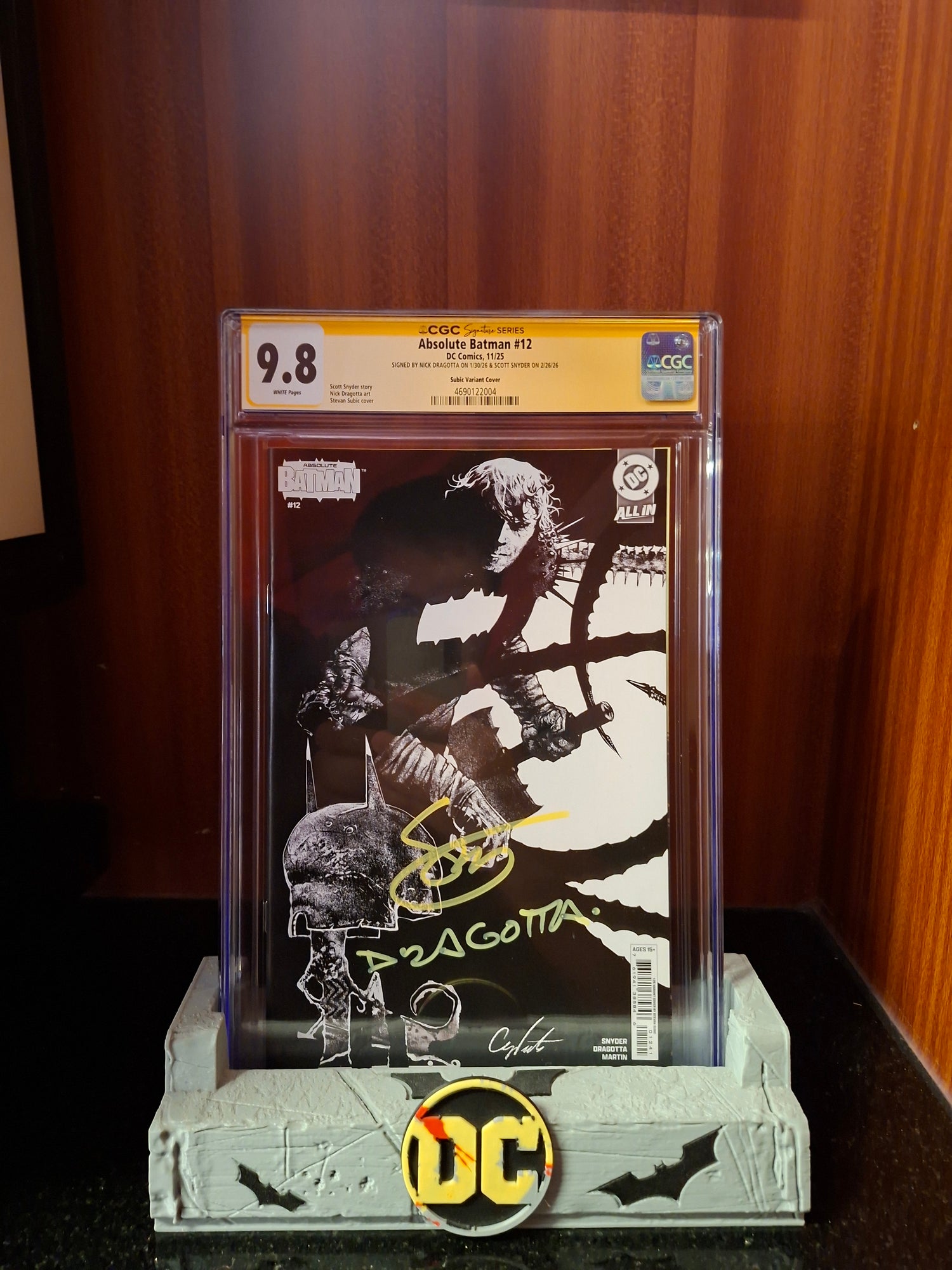 Absolute Batman #12 1:25 CGC SS 9.8 Snyder & Dragotta.