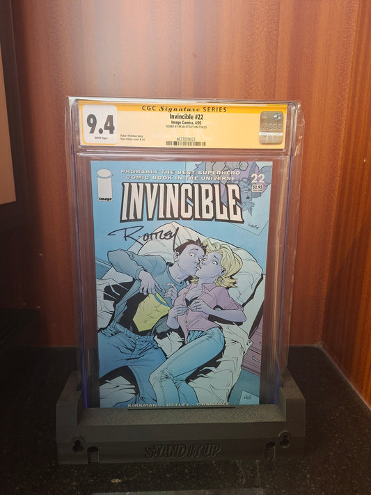 INVINCIBLE #22 CGC 9.4 SIGNED BY RYAN OTTLEY