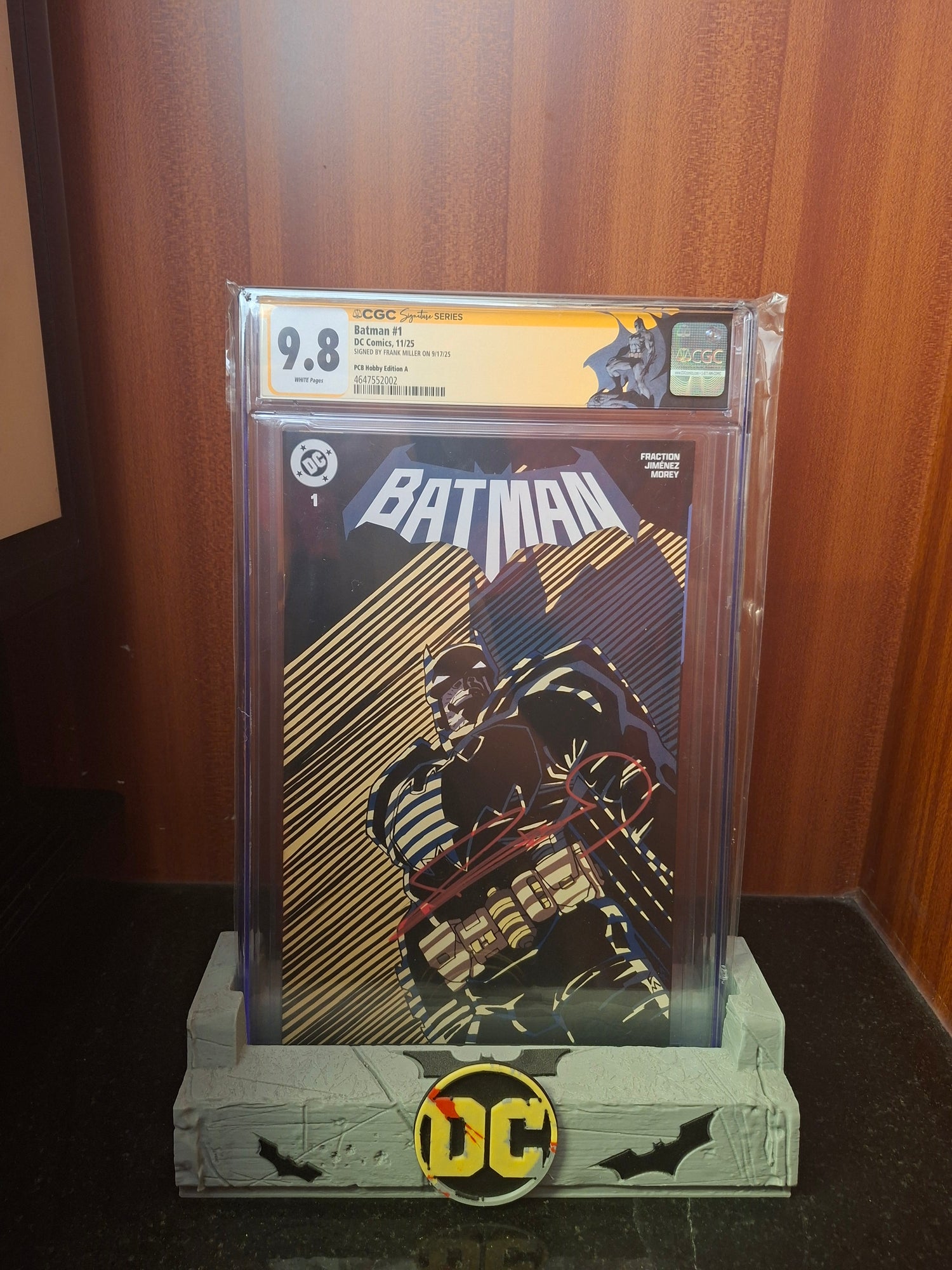 BATMAN #1 CGC 9.8 SIGNED BY FRANK MILLER